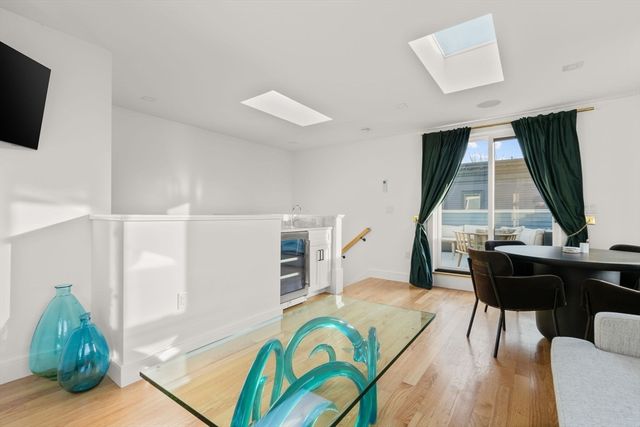 1498 Cambridge St 2, Cambridge, MA 02139