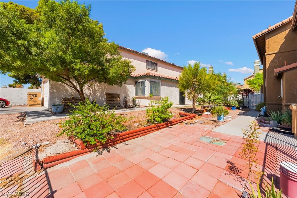 5336 Hollow Brook Avenue, Las Vegas, NV 89142 — photo 2