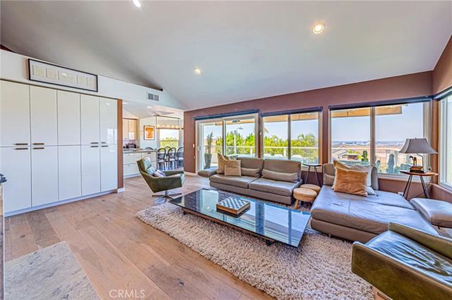 6 Sirius 61, Irvine, CA 92603