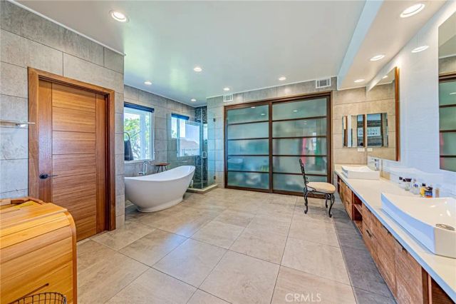 6 Sirius 61, Irvine, CA 92603