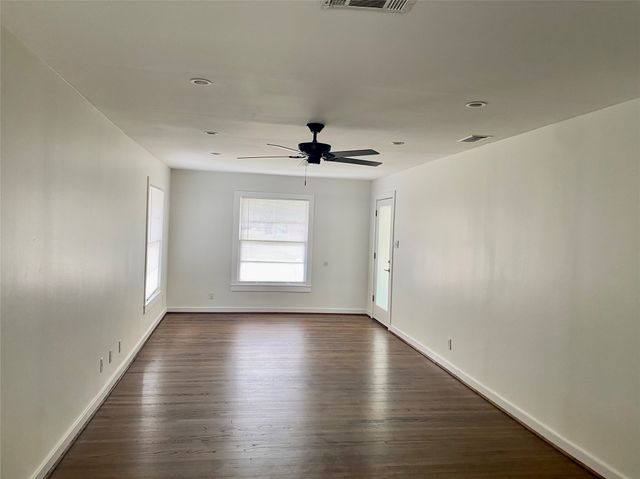 425 Bondstone Drive, Dallas, TX 75218