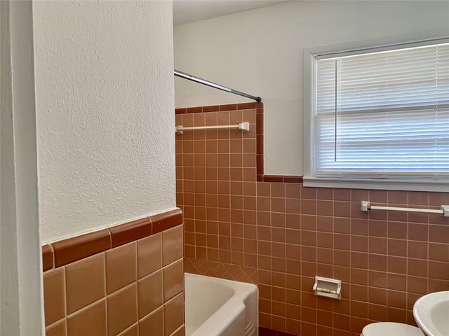 425 Bondstone Drive, Dallas, TX 75218