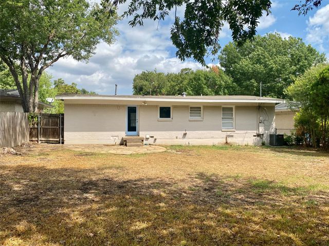425 Bondstone Drive, Dallas, TX 75218