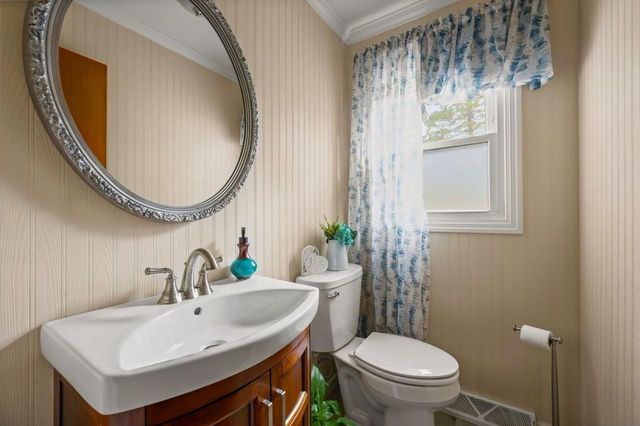 10105 W Terra AVENUE, Milwaukee, WI 53224