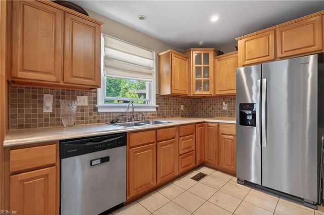901 Melvin DR, Portsmouth, VA 23701