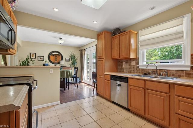 901 Melvin DR, Portsmouth, VA 23701