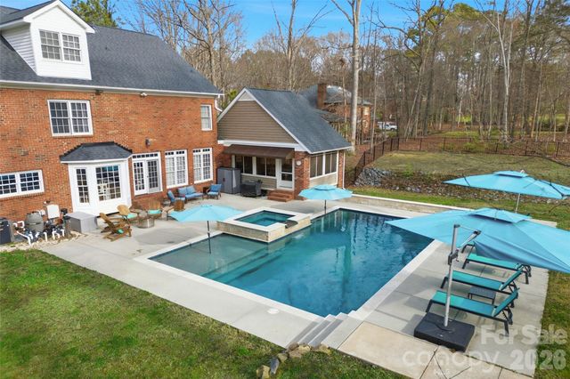 4425 Glen Oaks Drive, Matthews, NC 28104