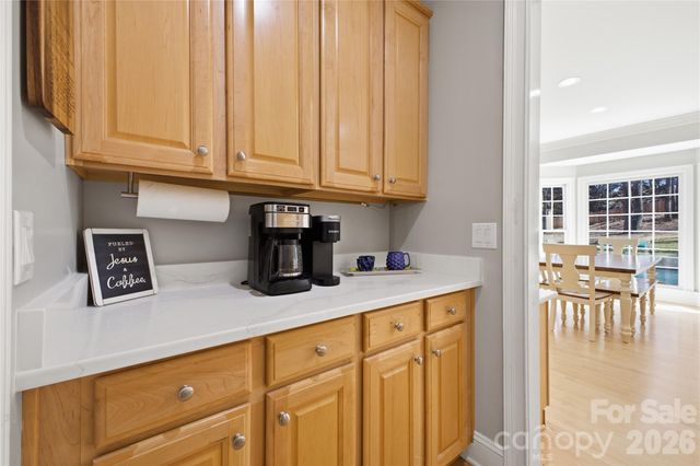 4425 Glen Oaks Drive, Matthews, NC 28104