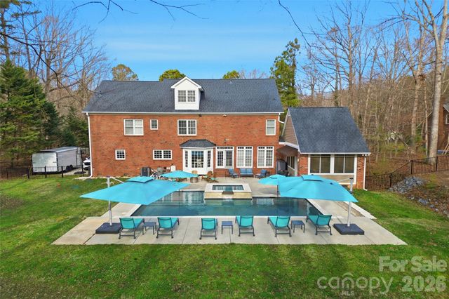 4425 Glen Oaks Drive, Matthews, NC 28104