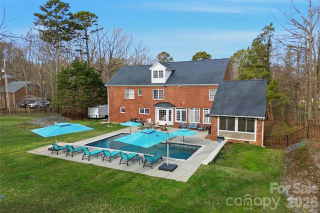 4425 Glen Oaks Drive, Matthews, NC 28104