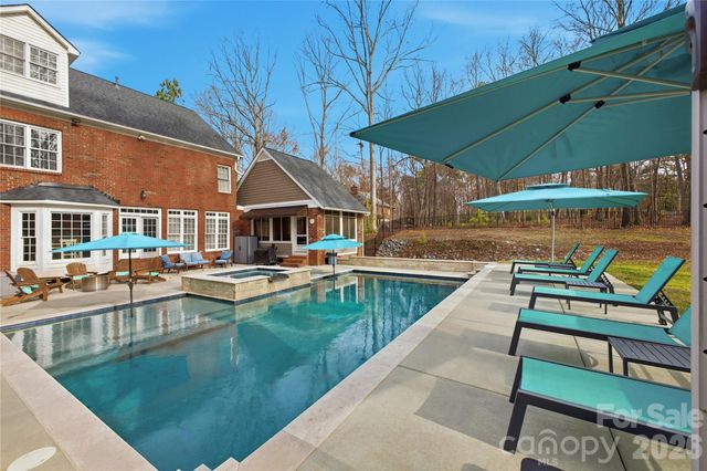 4425 Glen Oaks Drive, Matthews, NC 28104