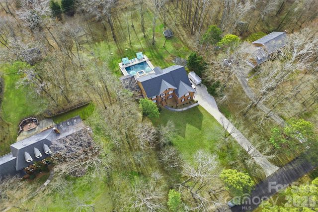 4425 Glen Oaks Drive, Matthews, NC 28104