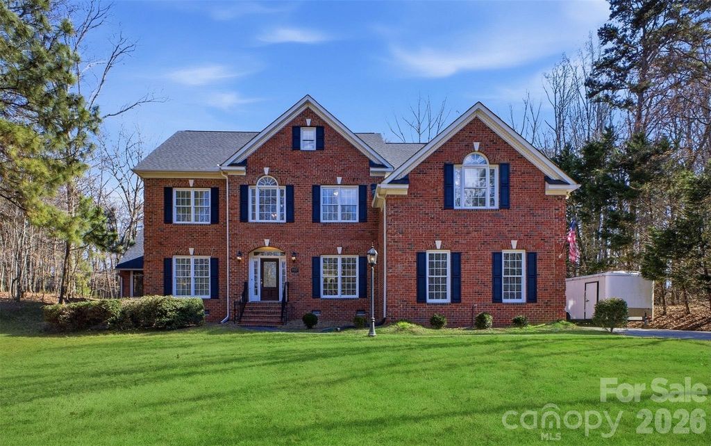 4425 Glen Oaks Drive, Matthews, NC 28104