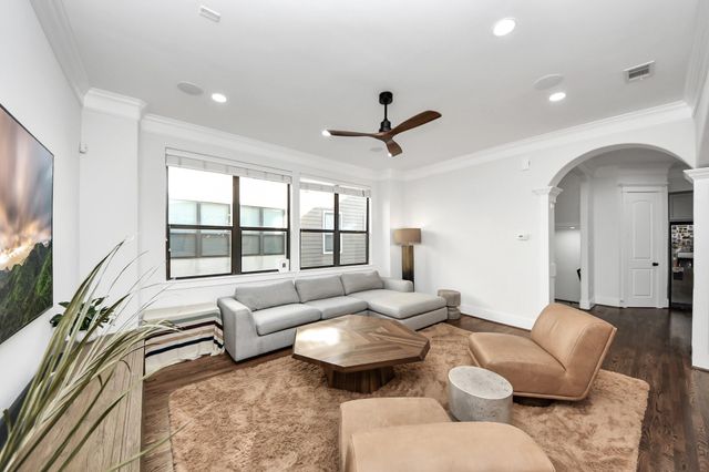 916 W 20th Street, Houston, TX 77008