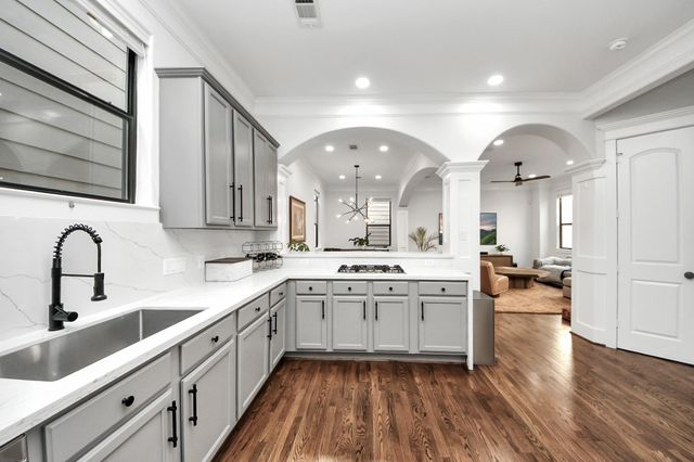 916 W 20th Street, Houston, TX 77008