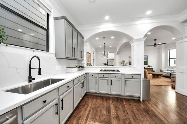 916 W 20th Street, Houston, TX 77008