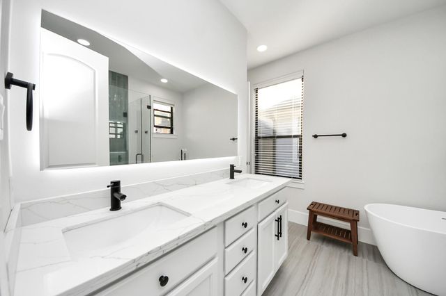 916 W 20th Street, Houston, TX 77008