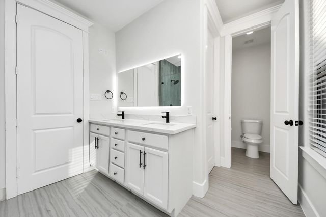 916 W 20th Street, Houston, TX 77008