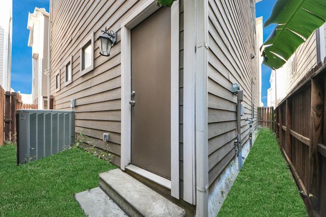 916 W 20th Street, Houston, TX 77008