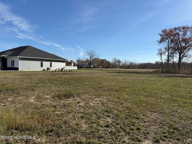 138 Coach House Loop, Bowling Green, OH 43402