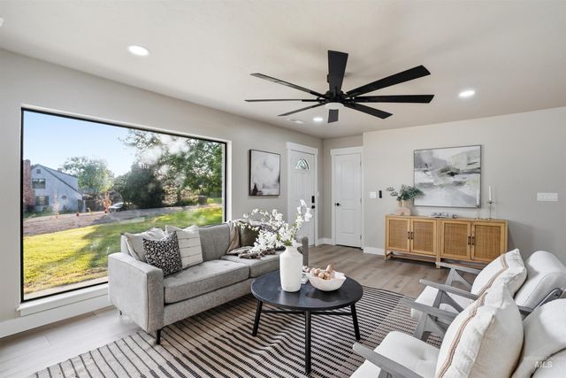 25238 Geri Ln, Caldwell, ID 83607