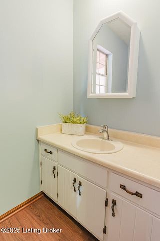 102 Larkspur Dr, Radcliff, KY 40160