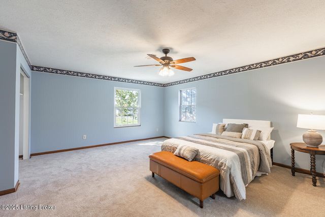 102 Larkspur Dr, Radcliff, KY 40160