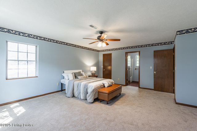 102 Larkspur Dr, Radcliff, KY 40160