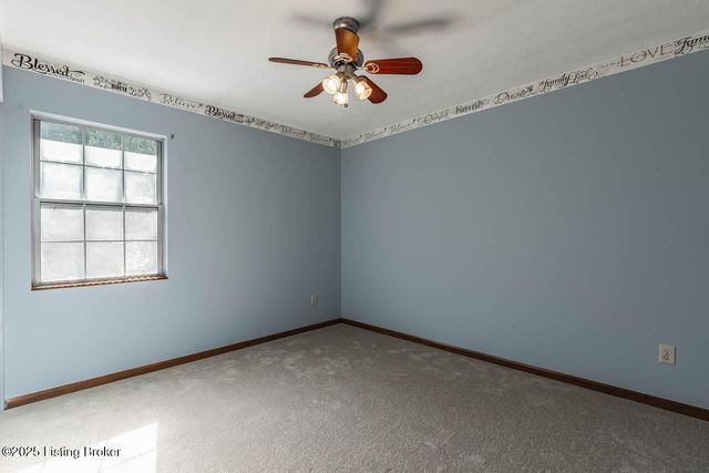 102 Larkspur Dr, Radcliff, KY 40160