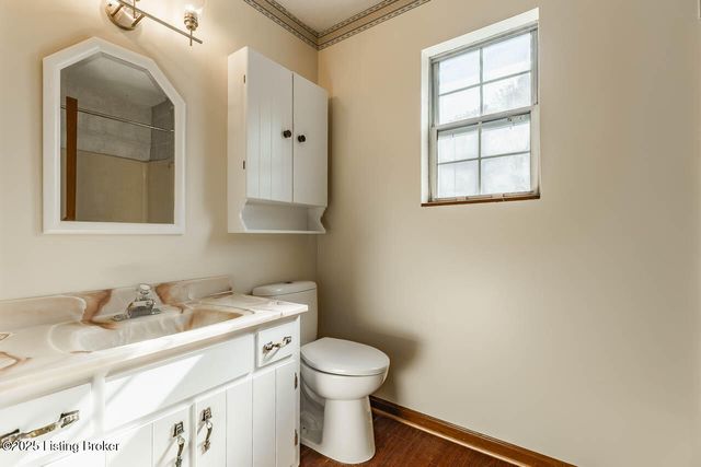 102 Larkspur Dr, Radcliff, KY 40160