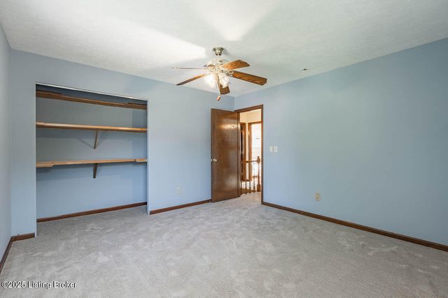 102 Larkspur Dr, Radcliff, KY 40160