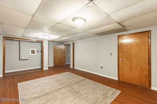 102 Larkspur Dr, Radcliff, KY 40160