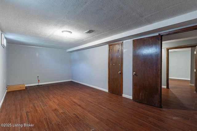 102 Larkspur Dr, Radcliff, KY 40160