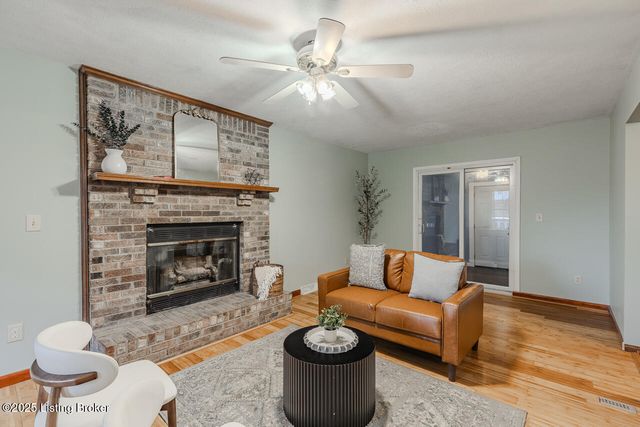 102 Larkspur Dr, Radcliff, KY 40160