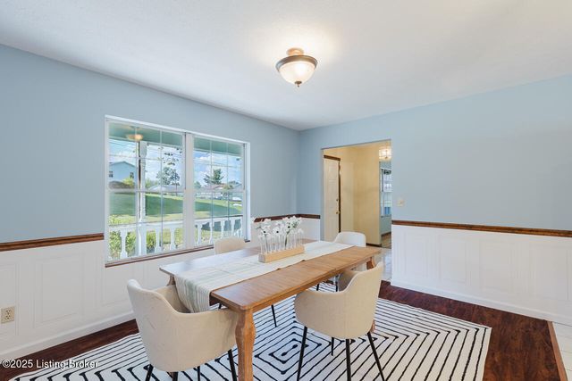 102 Larkspur Dr, Radcliff, KY 40160