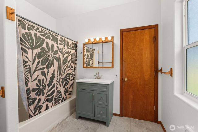 2054 Little Hanaford Road, Centralia, WA 98531