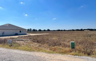 225 Colonial Ln, La Vernia, TX 78121