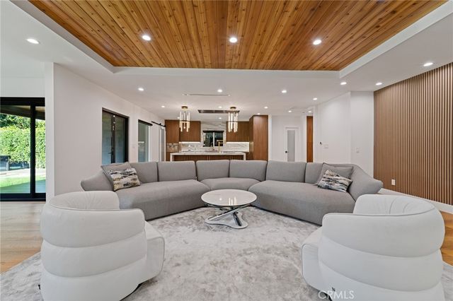 23103 Leonora, Woodland Hills, CA 91367