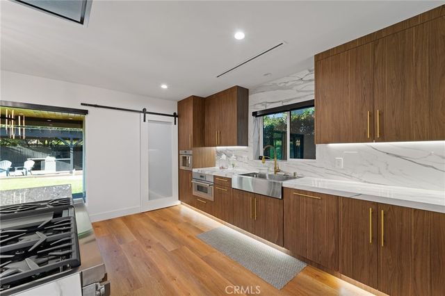 23103 Leonora, Woodland Hills, CA 91367