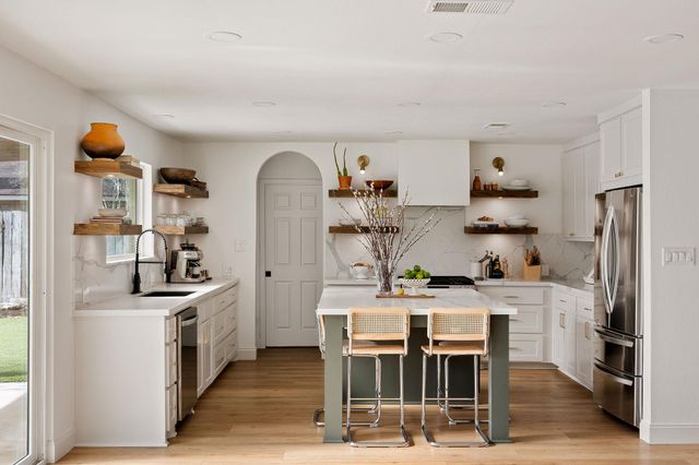 4701 Travis Country CIR, Austin, TX 78735