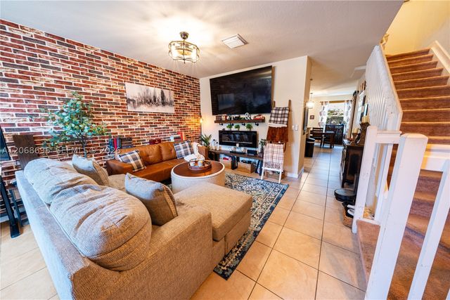 9051 SW 227th St 11, Cutler Bay, FL 33190