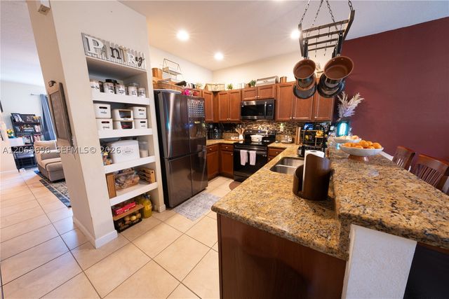 9051 SW 227th St 11, Cutler Bay, FL 33190