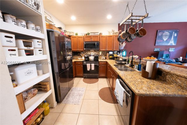 9051 SW 227th St 11, Cutler Bay, FL 33190