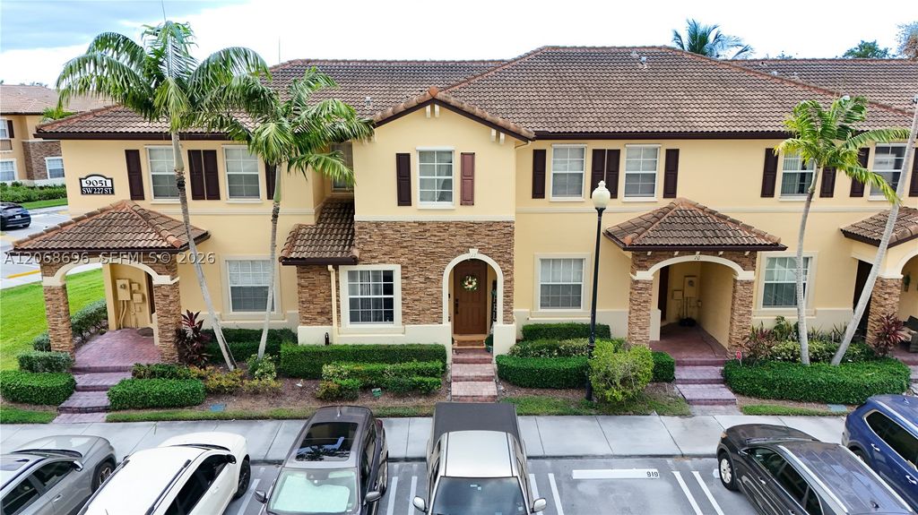 9051 SW 227th St 11, Cutler Bay, FL 33190