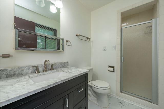 1525 E Virginia Avenue, Des Moines, IA 50320