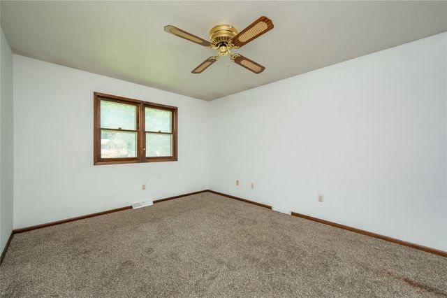 1525 E Virginia Avenue, Des Moines, IA 50320
