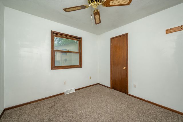 1525 E Virginia Avenue, Des Moines, IA 50320