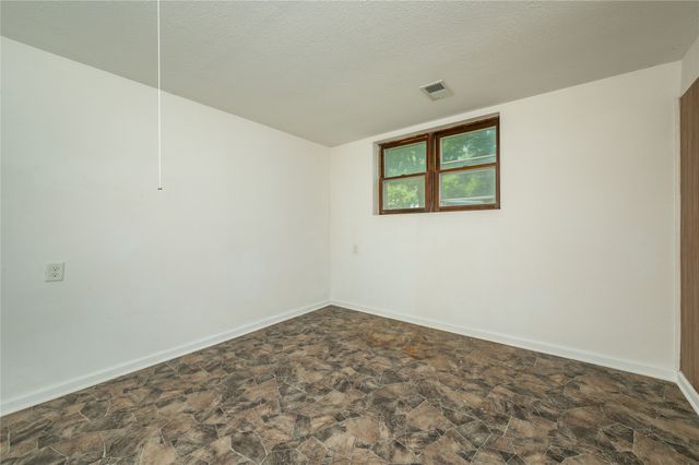 1525 E Virginia Avenue, Des Moines, IA 50320