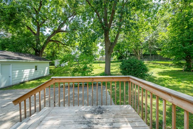 1525 E Virginia Avenue, Des Moines, IA 50320