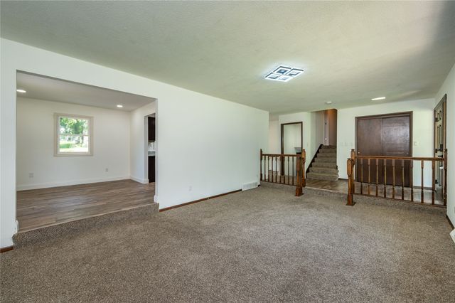 1525 E Virginia Avenue, Des Moines, IA 50320